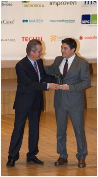 Diego Arroyo recoge el galard�n durante la ceremonia