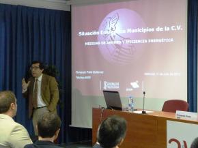 Durante la ponencia de Fernando Prats, de la AVEN