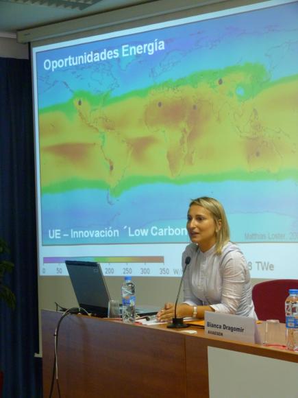En un momento de la presentaci�n de Bianca Dragomir, de la AVAESEN