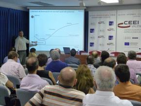Durante la charla "Los 10 manzamientos financieros del emprendedor"