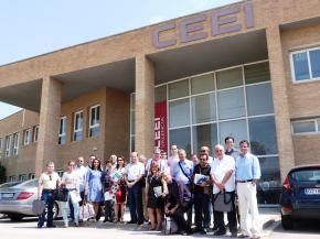 El grupo visitante a las puertas del CEEI Valencia