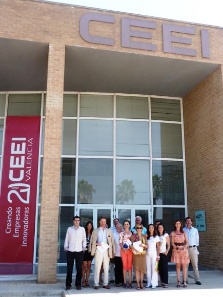 El grupo b�lgaro tras realizar la visita al CEEI Valencia
