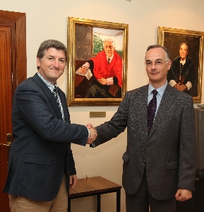 El presidente de CEEI Valencia y el rector de la CEU-UCH durante la firma del convenio