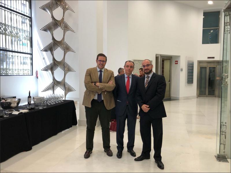 Jose Vicente Villaverde (presidente de AJEV) junto a Salvador Navarro (presidente de la CEV) y Pedro Reig (Presidente de AJE CV)