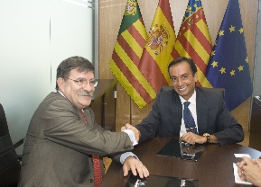 Firma del primer convenio entre CEEI Castelln y Microbank