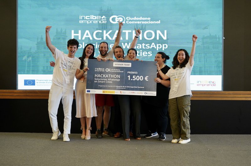 El Glovo de los residuos gana el primer Hackathon WhatsApp de la Comunitat Valenciana