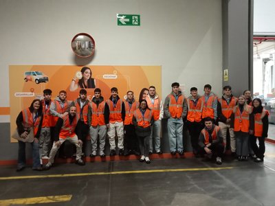Alumnado de Transporte y Logística aprende sobre modelos de distribución sostenible en Consum