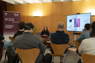 �ngela Castell� (Startup Valencia) en una sesi�n de Scale Up Growth