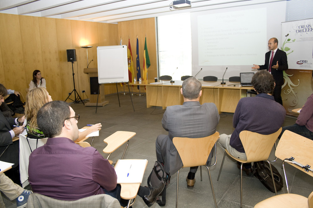 Ponencia Ra�l aznar en la 2� edici�n de la escuela de emprendedores