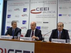 De izquierda a derecha: Carlos Navarro, Presidente del CEEI, Mximo Buch, Conseller de Economa, Industria y Comercio, y Jess Casanova, Director del CEEI